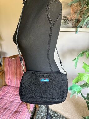 Kavu Black Sherpa Crossbody with Rope Strap
